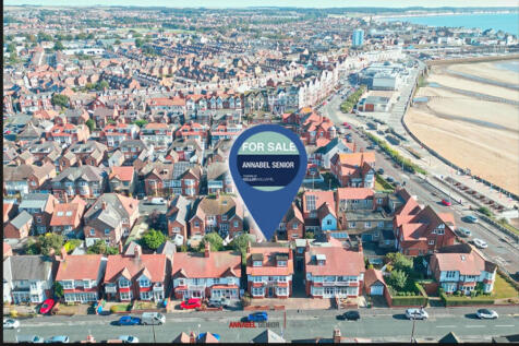 Meadowfield Road, Bridlington, YO15 2 bed flat for sale