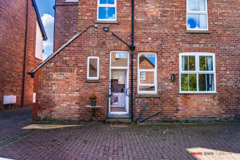 Meadowfield Road, Bridlington, YO15 2 bed flat for sale