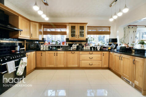 Medlar Drive, South Ockendon 4 bed detached house for sale
