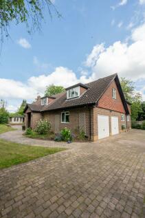 6 bedroom detached house for sale