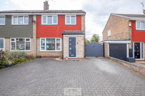 3 bedroom semi-detached house for sale