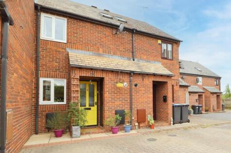 2 bedroom semi-detached house for sale