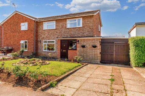 3 bedroom semi-detached house for sale