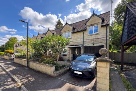 4 bedroom end of terrace house for sale