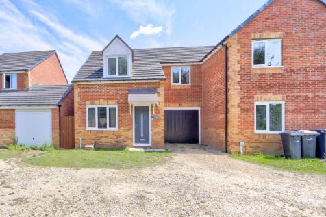 Middlebeck Close, Middlesbrough, TS3 3 bed semi