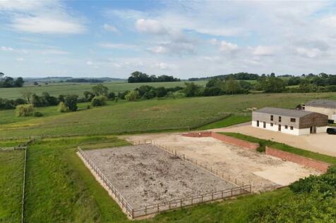 4 bedroom equestrian property for sale