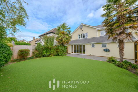 6 bedroom detached house for sale