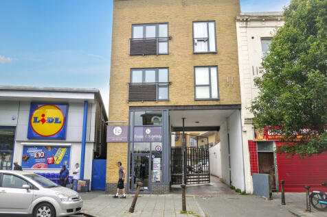 End of terrace house for sale