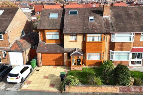 6 bedroom semi-detached house for sale