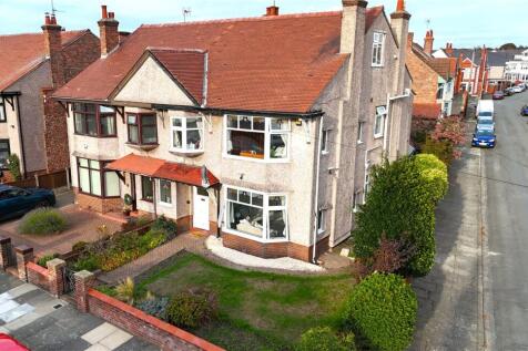 5 bedroom semi-detached house for sale