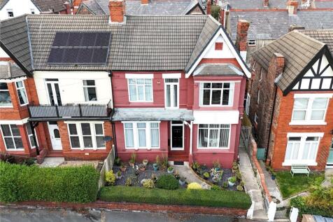 5 bedroom semi-detached house for sale