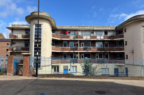 5 Bodlewell House, High Street East... 3 bed flat for sale