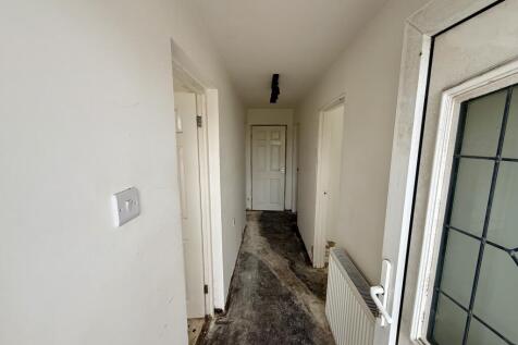 2 bedroom ground floor flat for sale