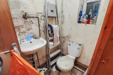 Terraced house for sale