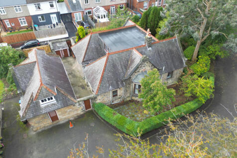 The Lodge, East Parade, Stanley... 5 bed detached house for sale