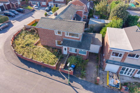 27 Hawthorn Crescent, Durham, County... 3 bed semi