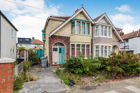 3 bedroom semi-detached house for sale