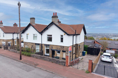 15 Highfield Road, Gateshead, Tyne... 3 bed semi