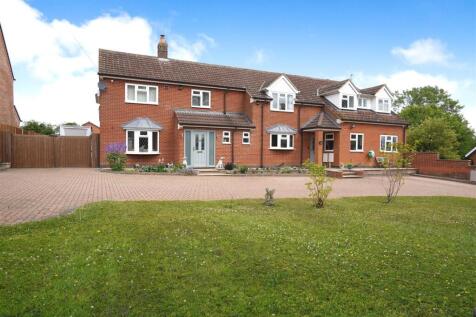 6 bedroom detached house for sale