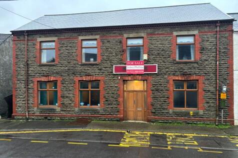 Elderbush Inn, 57 High Street... 12 bed house of multiple occupation for sale