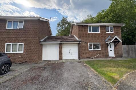 St. Asaph Drive Callands, Warrington 3 bed link detached house for sale