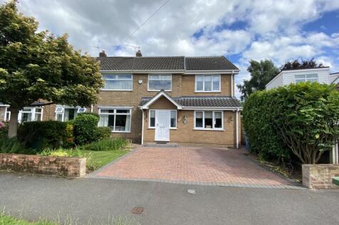 Willow Drive, Stockton Heath 4 bed semi