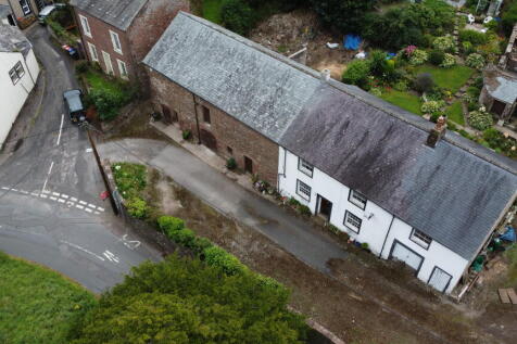6 bedroom detached house for sale