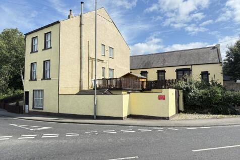 4 bedroom semi-detached house for sale