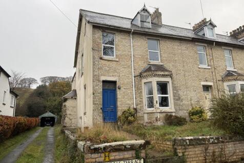 6 bedroom end of terrace house for sale