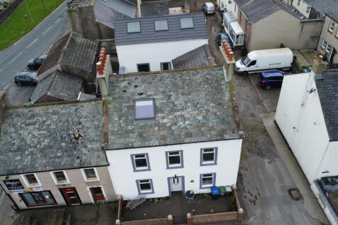 6 bedroom end of terrace house for sale