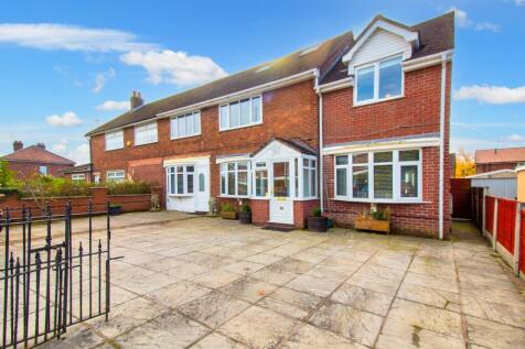 4 bedroom semi-detached house for sale