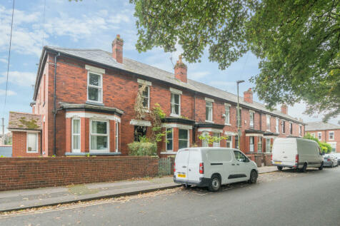 4 bedroom terraced house for sale