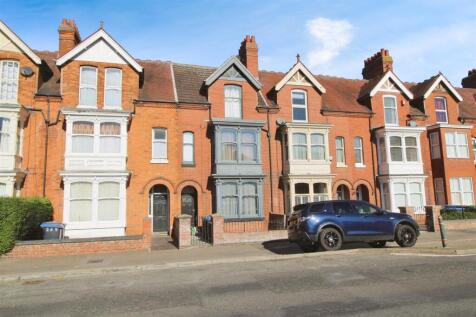 5 bedroom terraced house for sale