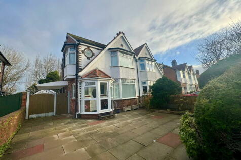 Radnor Drive, Southport, PR9 3 bed semi