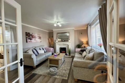 2 bedroom semi-detached house for sale