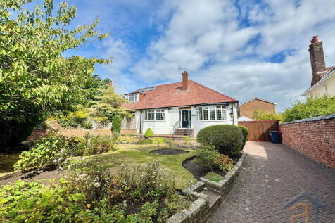 Morley Road, Southport, PR9 9JT 3 bed semi