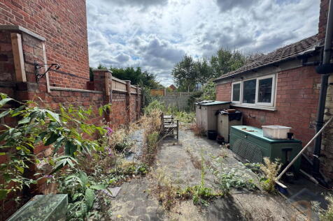 Elm Road, Birkdale, Southport, PR8 5DP 2 bed semi