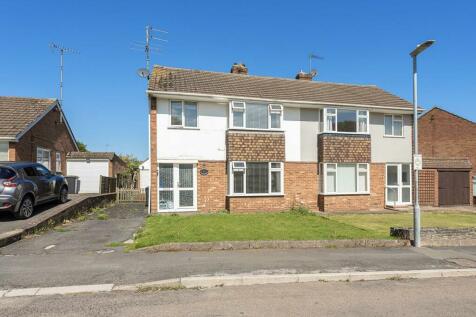 Mill View Road, Tring, Hertfordshire 3 bed semi