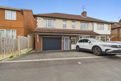 4 bedroom semi-detached house for sale