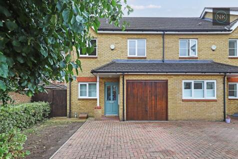 4 bedroom semi-detached house for sale