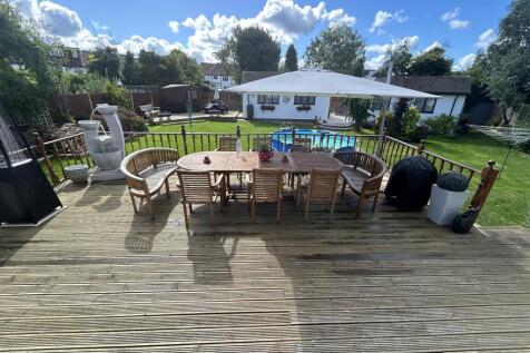 4 bedroom semi-detached house for sale