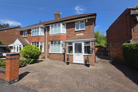 3 bedroom semi-detached house for sale