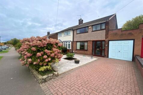 3 bedroom semi-detached house for sale