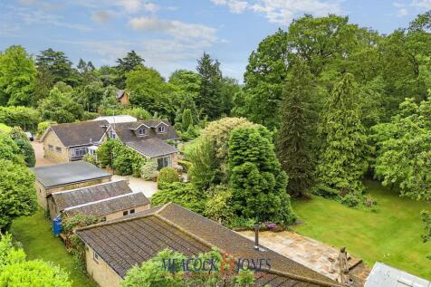 Mores Lane, Pilgrims Hatch, Brentwood 4 bed detached bungalow for sale