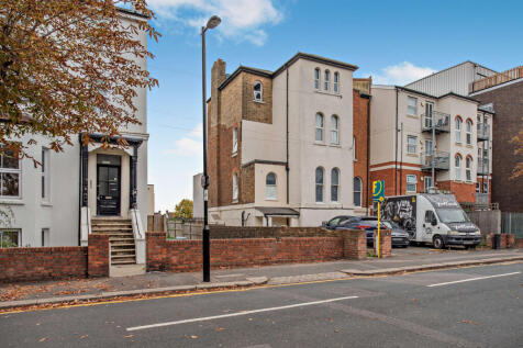 Flat 4, 5 Cargreen Road, South... 3 bed flat for sale