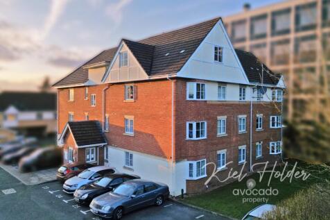 Basingstoke Road, Reading, Berkshire... 2 bed apartment for sale