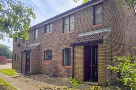 1 bedroom maisonette for sale