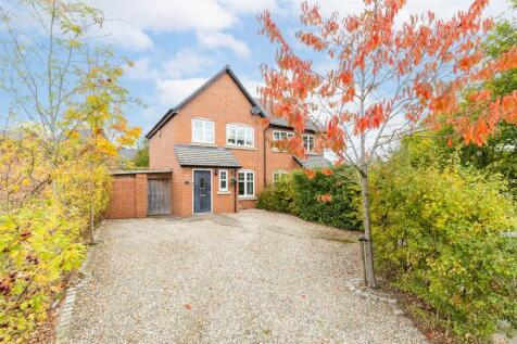 3 bedroom semi-detached house for sale