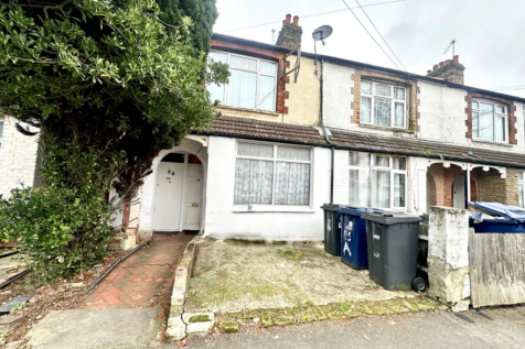 Victoria Road,  Southall, UB2 2 bed maisonette for sale