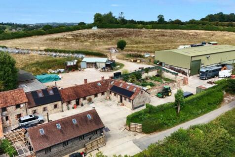 6 bedroom detached house for sale